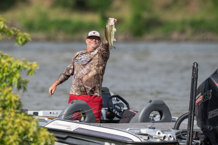 Image for GALLERY: Grinding it out early on the Arkansas River