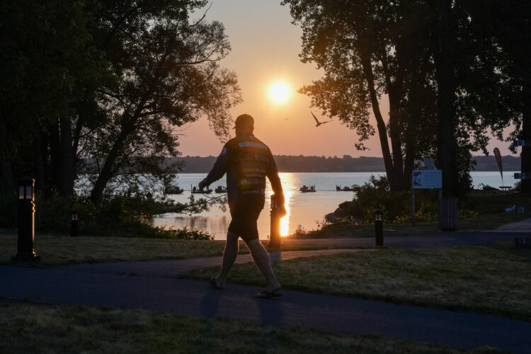 Image for GALLERY: Crucial Day 2 of Stop 6 begins on Champlain
