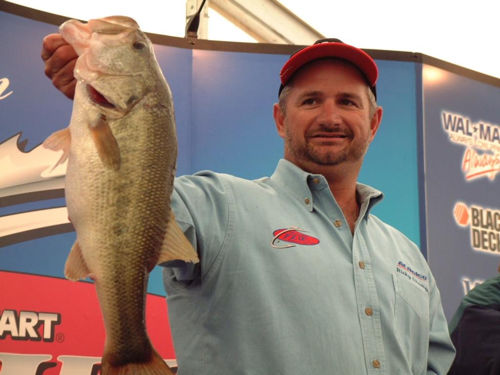 Image for Pro Shumpert takes early lead at Lake Martin tourney