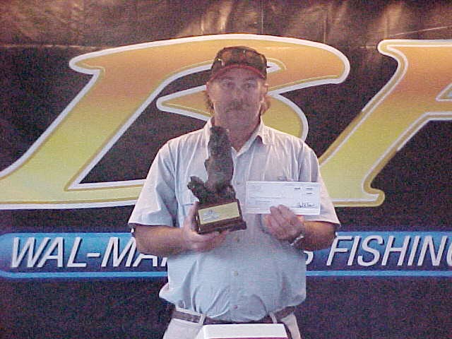 Image for David wins Wal-Mart Bass Fishing League tournament on Sam Rayburn Reservoir