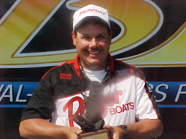 Image for Oquist wins Wal-Mart Bass Fishing League tournament on Milford Lake