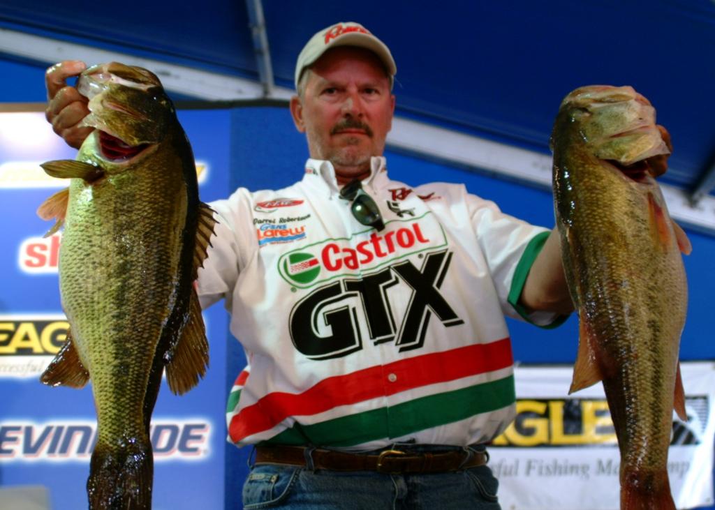Image for Robertson puts on fishing clinic at Lake Murray