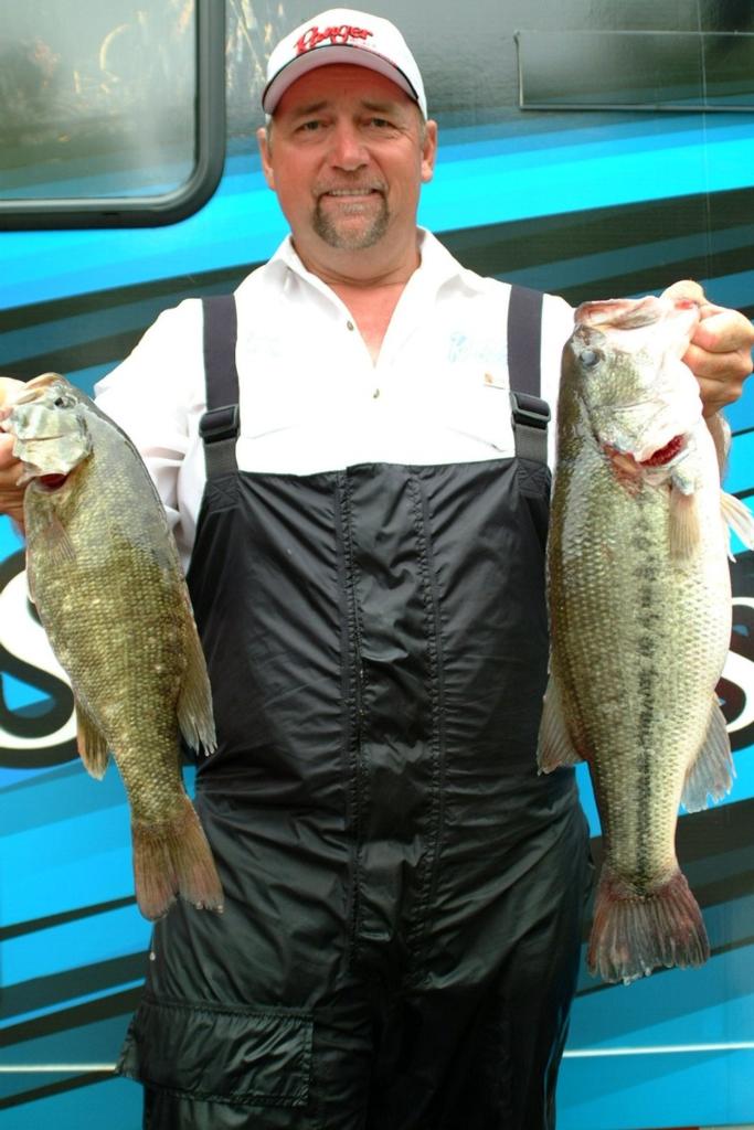 Image for Young snares overall lead on Kentucky Lake