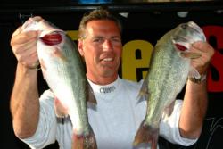 Pro Joe Bennett of Independence, Mo., used a 12-pound, 1-ounce catch to finish the semifinals in third place.