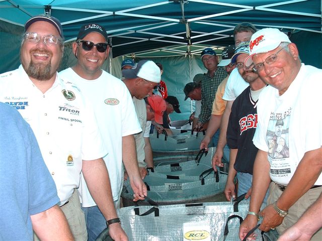 Image for Tiemann, Tillage lead Wal-Mart RCL Walleye League Finals with one day remaining