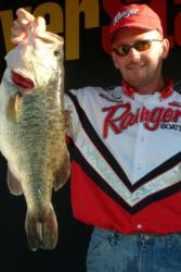 Tom Kilduff also won the day's big bass award in the Pro Division after netting a 9-pound, 12-ounce largemouth. Kilduff also qualified for the semifinals in second place with a two-day catch of 45 pounds, 3 ounces.