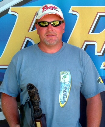Image for Ball wins Wal-Mart Bass Fishing League event on Lake Douglas