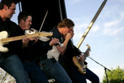 Craig Morgan jams with the band in front of a large crowd at the 2005 Wal-Mart Open.