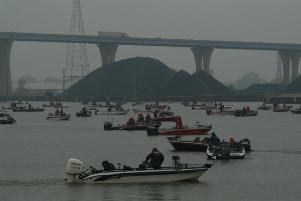 Image for Wet, windy conditions greet FLW Walleye Tour anglers on day two