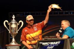 George Cochran weighs in his last, kicker bass shortly before winning the 2005 Forrest L. Wood Championship trophy.