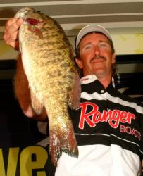 Pro Eric Struif of Lake Villa, Ill., was the runner-up at the EverStart Northern opener on the Detroit River with a final-round catch of 10 bass that weighed 42 pounds, 7 ounces, worth $9,600.