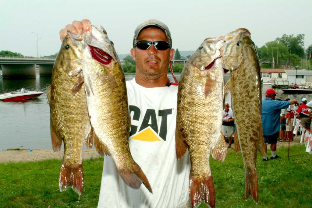 Image for Reitz on the right spots, lands 16 pounds to lead pros at La Crosse