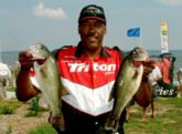 Pro Bo Curry of Monrovia, Md., caught 10 bass weighing 27 pounds, 5 ounces in the opening round at the Potomac to qualify in third place.