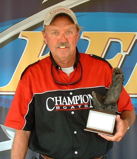 Image for Carlson wins Wal-Mart Bass Fishing League event on Mississippi River