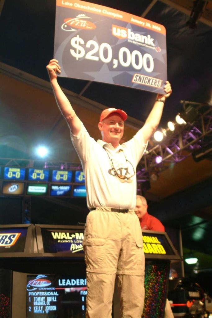 Image for Johnson shines from the back, claims $20,000 FLW Okeechobee co-angler title