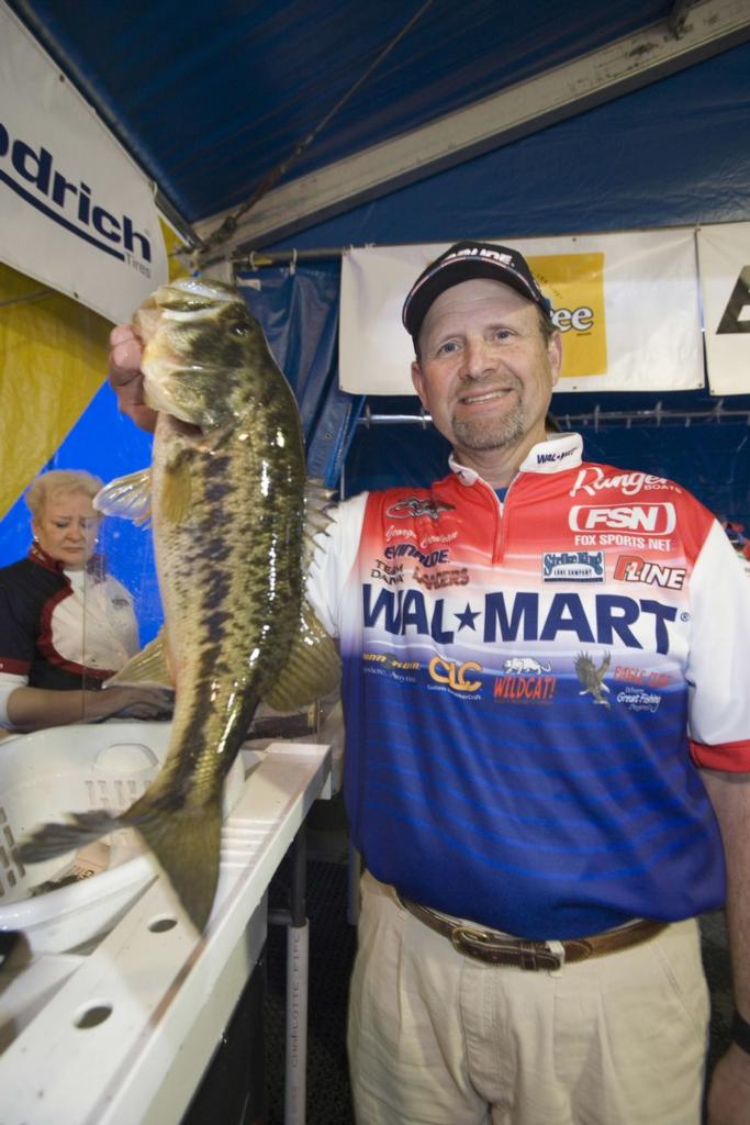 Image for Local Wal-Mart stores to host FLW Tour pro night