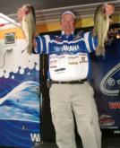 Pro Terry Baksay of Monroe, Conn., is in second with 18-1.