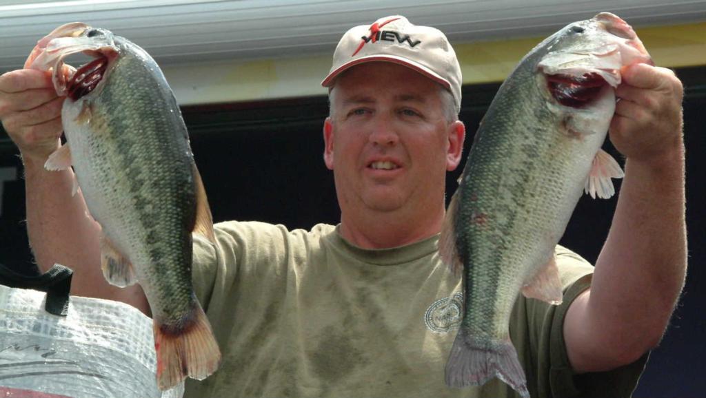 Auten goes deep for Stren Midwest lead - Major League Fishing