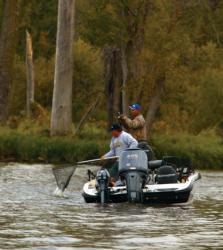 How walleye pros handle rising and falling water