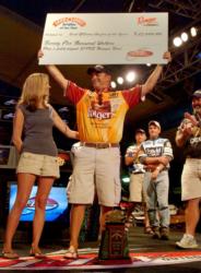 Flanked by his wife, Kristin, and his fellow pro anglers, Anthony Gagliardi accepts $25,000 from Land O'Lakes for winning the 2006 Wal-Mart FLW Tour Angler of the Year award.