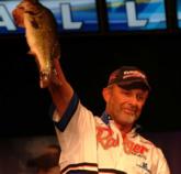 Boater Robert Walser holds up a 4-pound, 6-ouncer that helped put him in third place with a limit weighing 11-4.