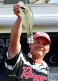 Pro Mike Hoskings of Dumfries, Va., finished fifth with a final-round total weight of 23 pounds, 1 ounce. He caught five bass weighing 8-7 Saturday.