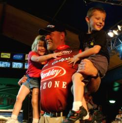 Richard Nascak embraces his family shortly after winning the 2006 FLW Walleye Tour Championship.