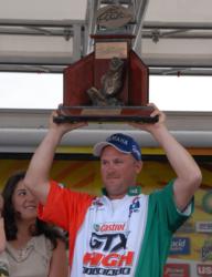 David Dudley of Lynchburg, Va., hoists the winner's trophy of the BP Eastern Division Wal-Mart FLW Series.