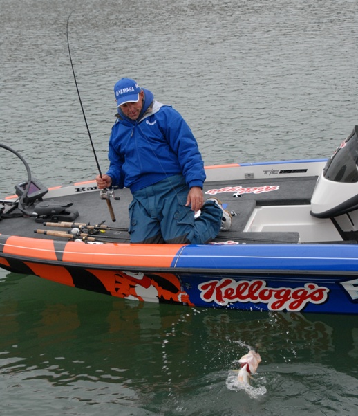 Image for Wal-Mart FLW Tour coverage returns to FSN