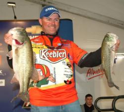 Dave Lefebre's opening-round total of 26 pounds, 10 ounces was the best among a field of 200 pros.