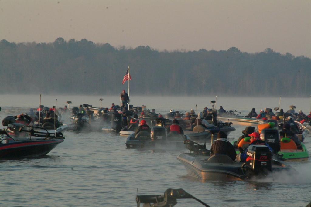 Image for Warm weather should stimulate shallow bite on day two at Eufaula