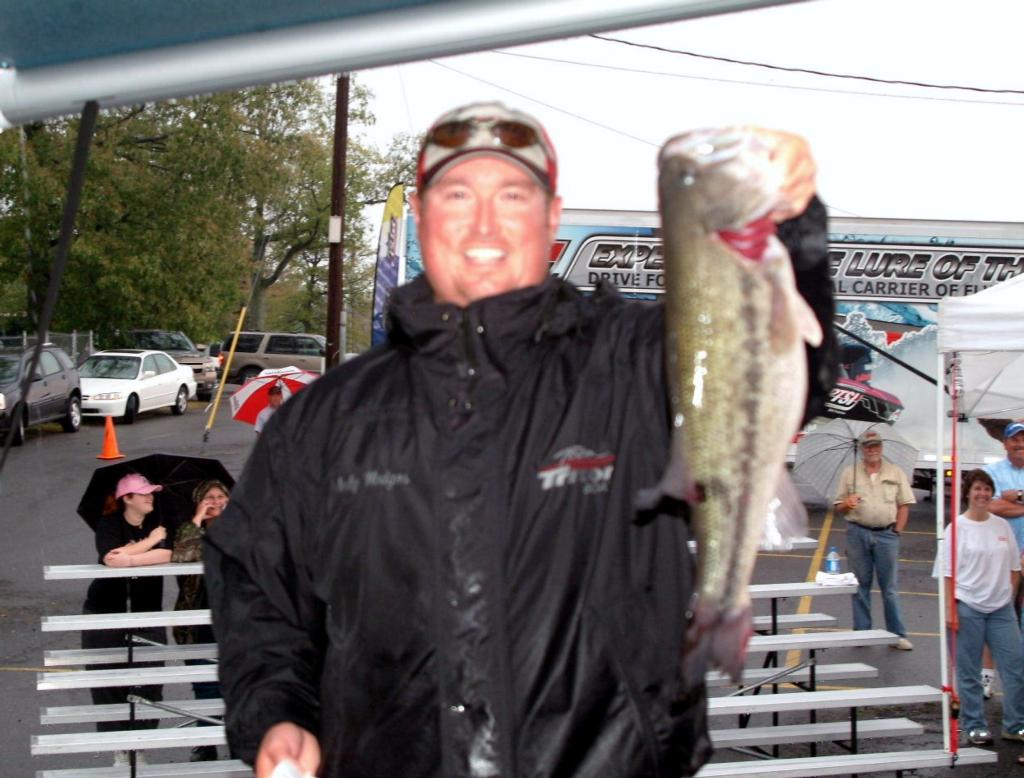 Image for Hodges busts 22-1 to extend Kentucky Lake lead