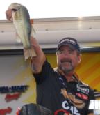 Chevy pro Larry Nixon narrowly missed winning his fourth FLW event by just 5 ounces.