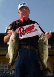 Wayne Hinrichs of Novato, Calif., took fifth place for the pros with a three-day weight of 63 pounds, 3 ounces.