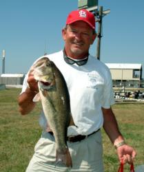 Pro Kenneth Sheets of Lake Saint Louis, Mo., earned $225 for the Snickers Big Bass award in the Pro Division thanks to a 6-pound bass.