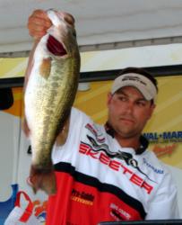 Greg Bohannan of Rogers, Ark., captured $225 for the Snickers Big Bass award in the Pro Division thanks to a 7-pound, 10-ounce bass.