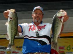 Pro Jeff Evans of Benton, Ky., is in third place with a three-day total of 13 bass for 33-2.