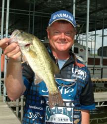 Pro Mark Rose of Marion, Ark., is in fourth with 15 bass for 32-7.