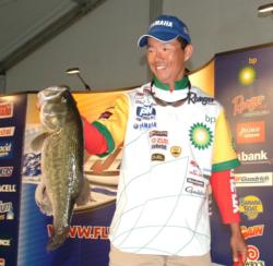 BP pro Shinichi Fukae holds up the Snickers Big Bass from Thursday