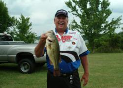 Pro Jack Wade is all smiles after leading the opening round of the FLW Tour event on the Potomac River.