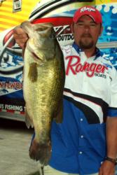 Terry Olinger of The Plains, Va., won the Snickers Big Bass award in the Pro Division thanks to this 6-pound, 5-ounce largemouth.