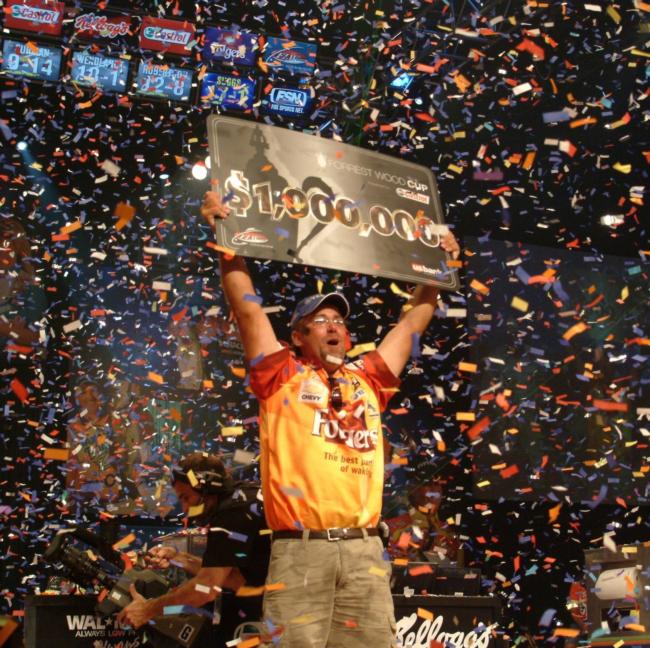 Scott Suggs holds up his first-place check worth $1 million for winning the 2007 Forrest Wood Cup on Lake Ouachita.