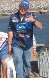 Suave pro Mark Rose gives the thumbs up sign as he heads to the scales with his leading catch at the FLW Series BP Eastern event on Lake Pickwick.