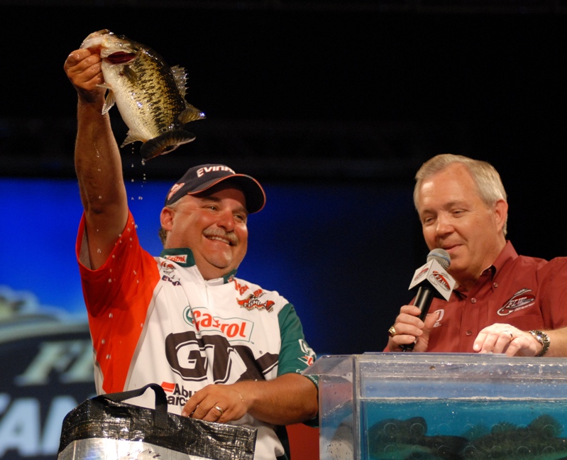 Image for Wal-Mart Tire and Lube Express to host fishing seminar prior to Wal-Mart FLW Series event