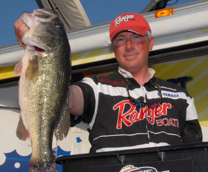 Image for Attraxx reels in FLW Outdoors sponsorship