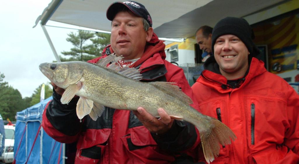 Renner races to Walleye Tour lead - Major League Fishing