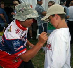 Evinrude pro Aaron Hastings autographs a young fan