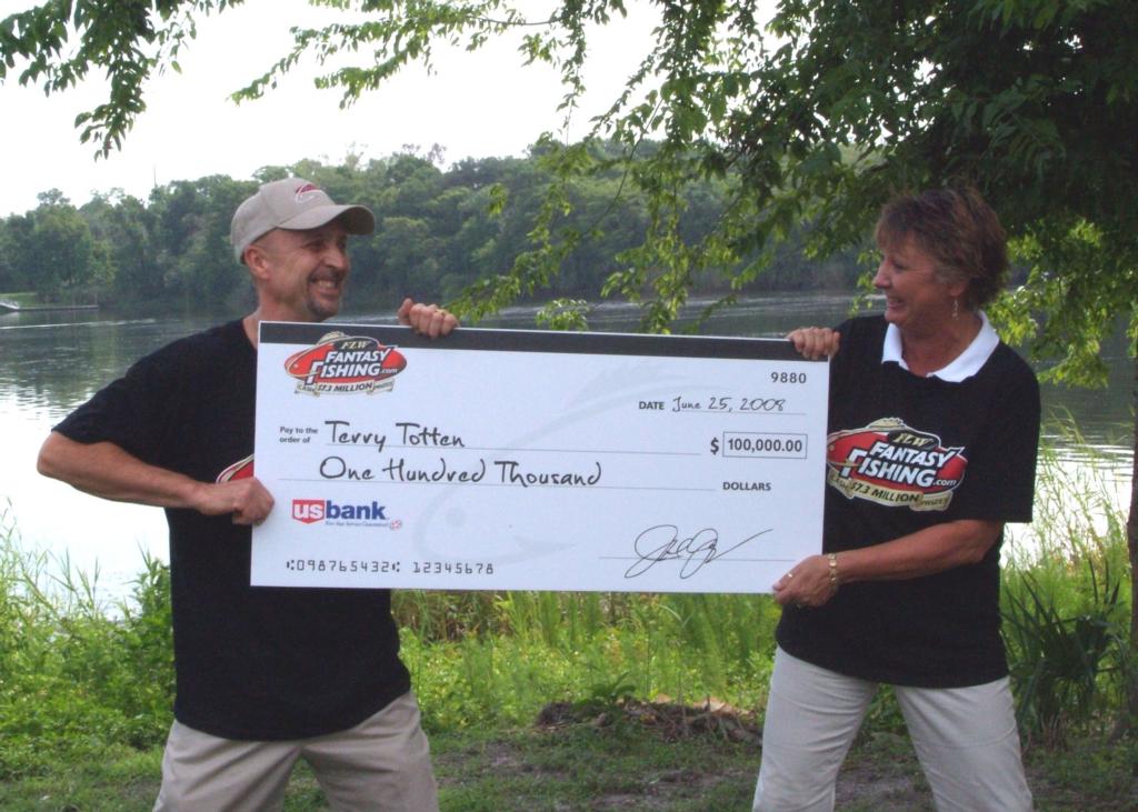 Image for Florida postal worker wins $100,000 FLW Fantasy Fishing prize