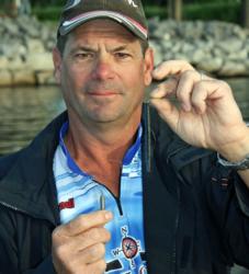 Rigging his dropshot with a swivel allows Randy Yarnall to fish without fighting line twists.