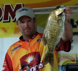 He temporarily lost his school of fish on day three, but fifth-place pro Scott Lakey found them again in the final round.